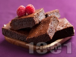 Лесен шоколадов сладкиш със сметана и малини - снимка на рецептата